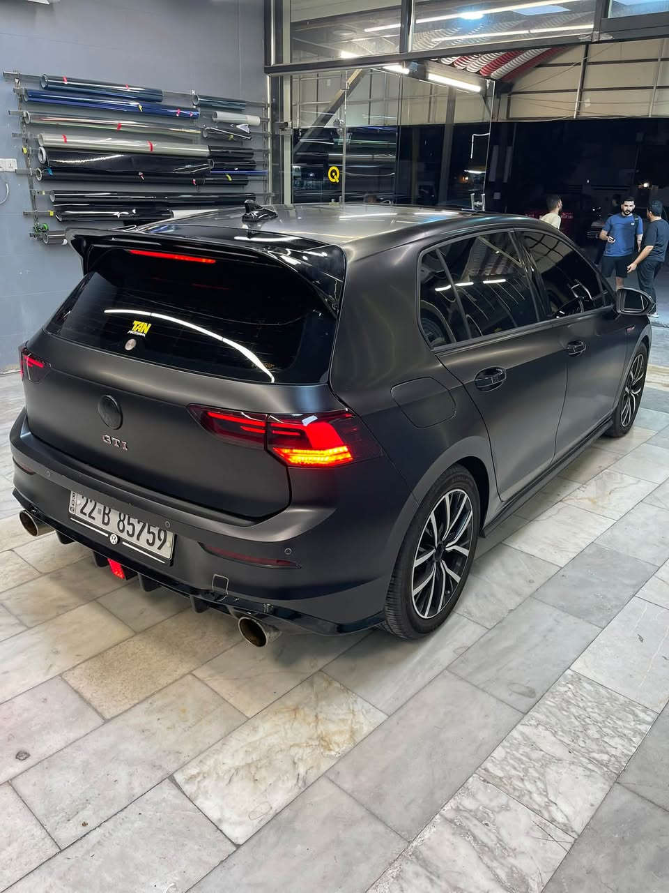 سعر(( 165)) ورقه وبيه مجال بسيط
*********** 
عندي فولكس واكن كولف 2022 GTI وارد أمريكي رقم اربيل جديد وسنويه تظليل 80 ‎%‎
فول مواصفات بس كشنات مو جلد
ماشية 40 
محرك ٢٠٠٠ تيربو ستيج وان مزوده وكامله
سياره رياضيه فصلة صوت مميز
لون اسود سياره مسويه اسود مات ومغلفه كله BDF يم مركز TAN
السيارة بيها إضافات وتزويد ومصروف عليها 
اضاءة ليد داخلية مع إمكانية تغير اللوان الدشبول بالكامل
سياره بنراما 
لايت لد وعالي وناصي زنون 
كشنات كهرباء وعادي 
معظم الداخل لمس 
رادارات جانبية وأمامية خلفية 
توقف ذاتي 
‏شاحن لاسلكي
شاشة ديجتال
وهواي بعد مواصفات تكدرون تبحثون عنها 
الحادث حيل خفيف جاملغ بارد ولبنيد نفسه مصبوغ بدون اي دواخل شواصي لغود سليمة كل شي بالداخل سليم بيه ايرباك ستيرن وراجع بلادي
والسيارة على وضع الشركة وصور الحادث موجودة 
 سياره جاهزه ما بيه برغي نقص راح اعرضها بسعر جدا مناسب يمكن الأنسب بالعراق 
165 ورقه وبيها مجال بسيط
مكاني بغداد الكرخ والسيارة باسمي
