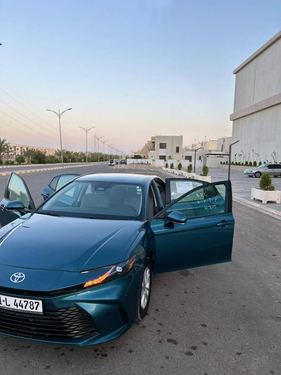 🚨 للبيع فقط وبسعر مناسب جدًا 🔥
🚘 كامري LE Hybrid موديل 2025
💰 السعر: 205 $ فقط
🔹 محرك 2500  هايبرد / بنزين
🔹 فئة LE
🔹 لون مميز جدًا ✨
🔹 ماشيه: 13 ألف ميل فقط
🔹 الضرر موضح بالسونار 👇👇
🔹 بجم كبس
🔹 بدون دواخل وبدون أرباك
⭐ المواصفات:
• بصمة تشغيل + تشغيل عن بُعد
• شاشة كبيرة
• شحن لاسلكي
• كرسي أمامي كهربائي
• كاميرا خلفية
• حساسات خلفية
• رادار أمامي
• مانع تصادم
• محدد مسار
• تصحيح مسار
• مثبت سرعة
• مانع انزلاق
📍 مكان السيارة: صلاح الدين / تكريت
📞 للاستفسار:
***********
📱 واتساب: *********** تكريت, صلاح الدين
