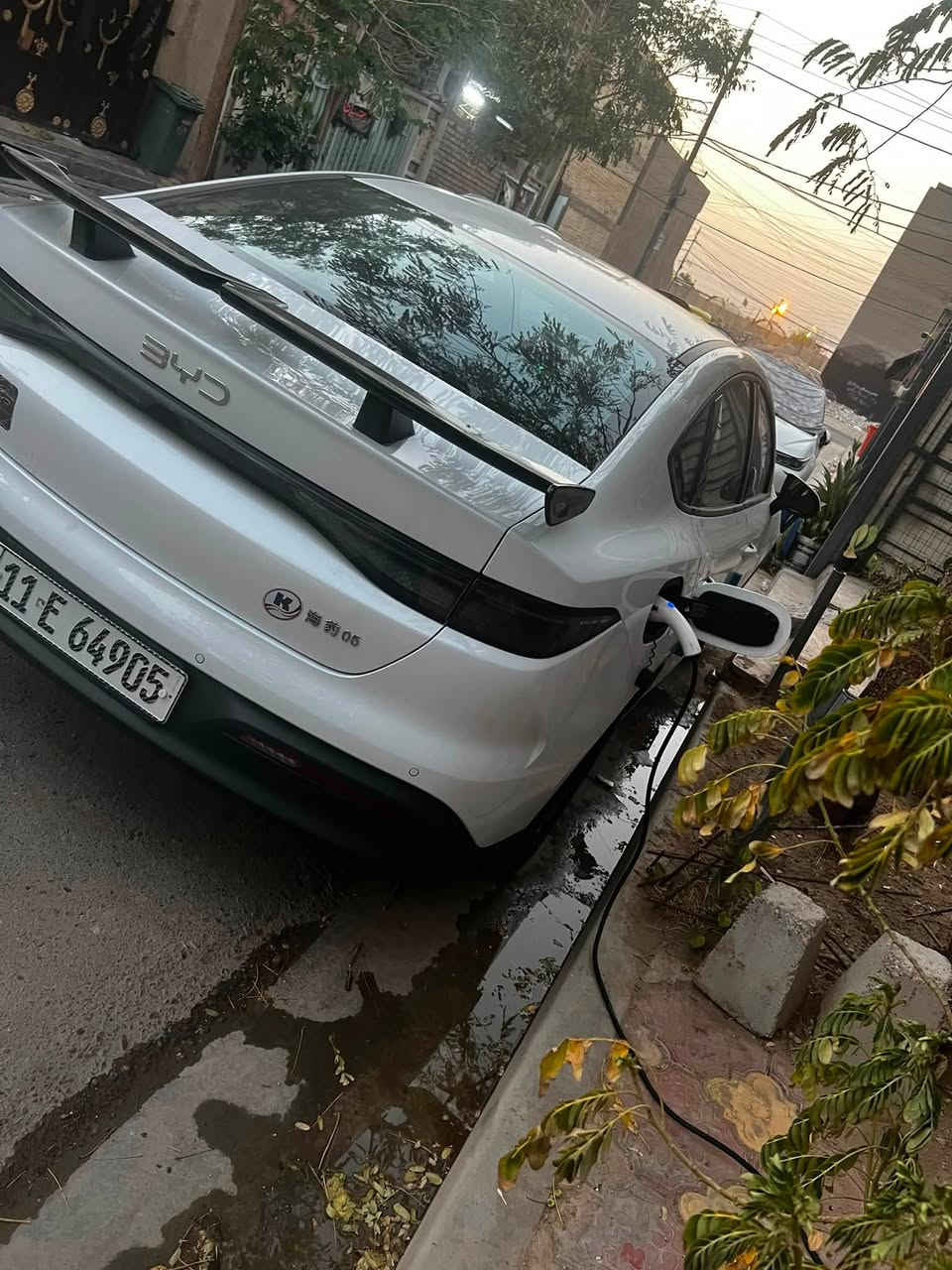 السلام عليكم 
BYD للبيع السياره مواصفاتها معروفه مو فول السياره خير من الله تبريدها بعز صيف ثلج السياره مكفوله من كلشي  الي يحب يستفسر *********** السعر 19/200
