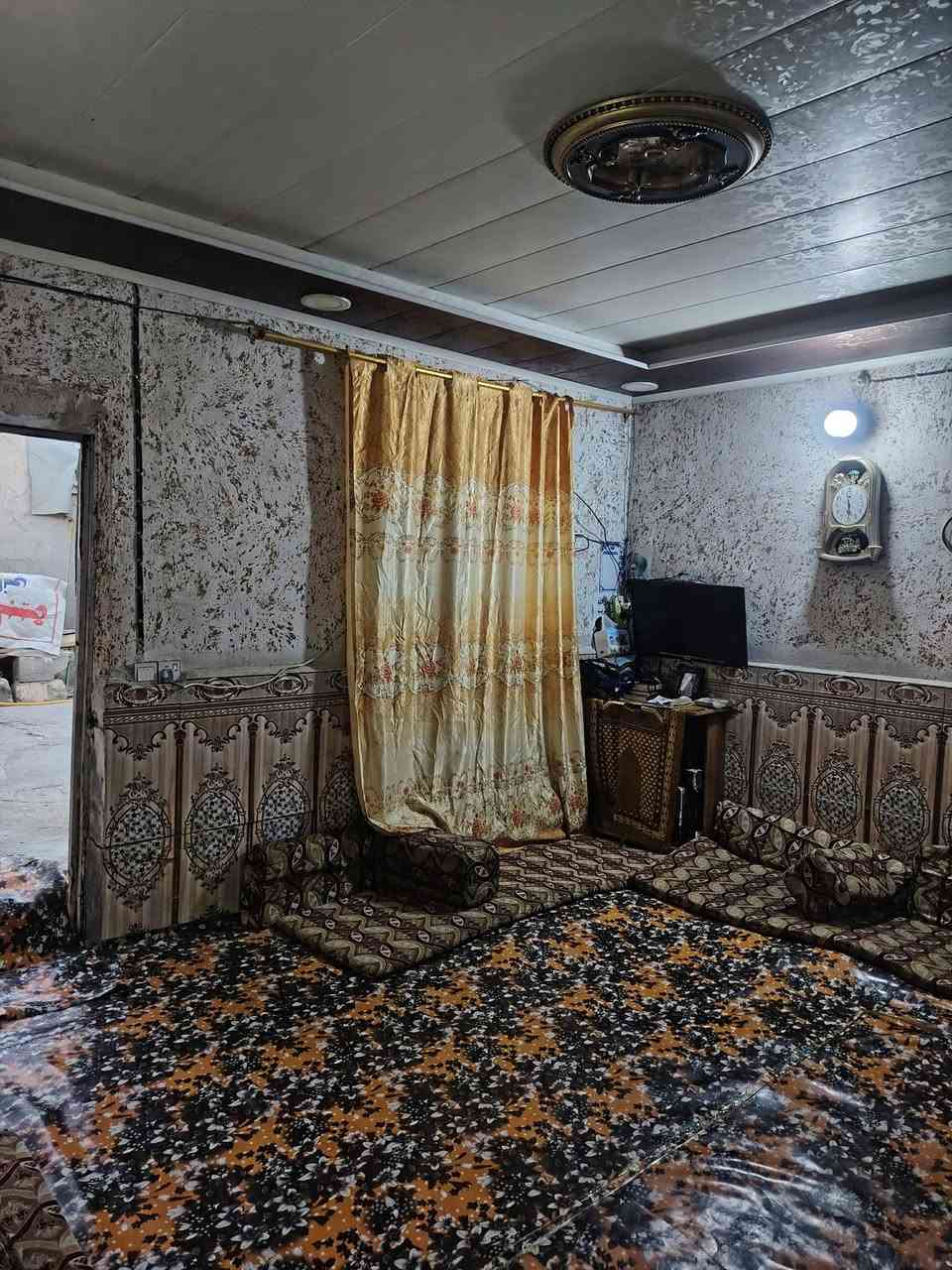 السلام عليكم بيت للبيع المساحه 100 متر يتكون من غرفه وصاله وستقبال ومطبخ بجيهت الطاقه بشارع الحجه فوك النص السعر 20 وبي مجال التواصل *********** بي واتساب
