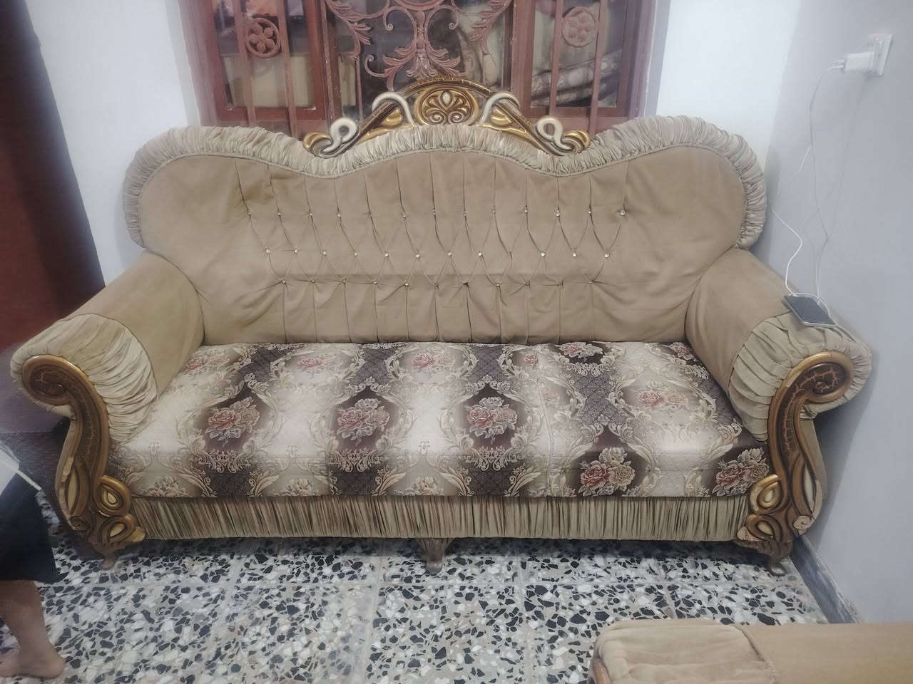نص تخم للبيع قنفة ام النفر عدد 2
قنفة تلث نفرات عدد، 1
نظافة 90/100 العنوان الشماعية 
السعر 100 لا يوجد توصيل 
***********
