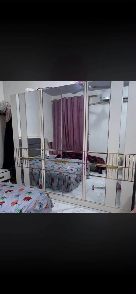 عندي غراض بيت للبيع اريد اتحول بيت ثاني اليريد يراسلني السعار لمعرض ١٧٠ لميز ب٥٠ صاج تسكام ثنينهن لكاونتر ٢٢٥لكاروك ٢٥ لغرفه ٨٥٠ لثريات لزوج ب٢٠ لثريدي ع ١٠
