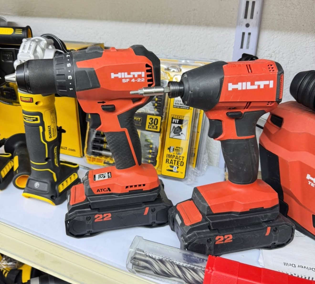 سلام عليكم اخوان 
متوفر العملاق HILTI هيلتي نورون 
اخوان الشراي ايراسلتي خاص 
توصيل متوفر 
*********** واتساب
