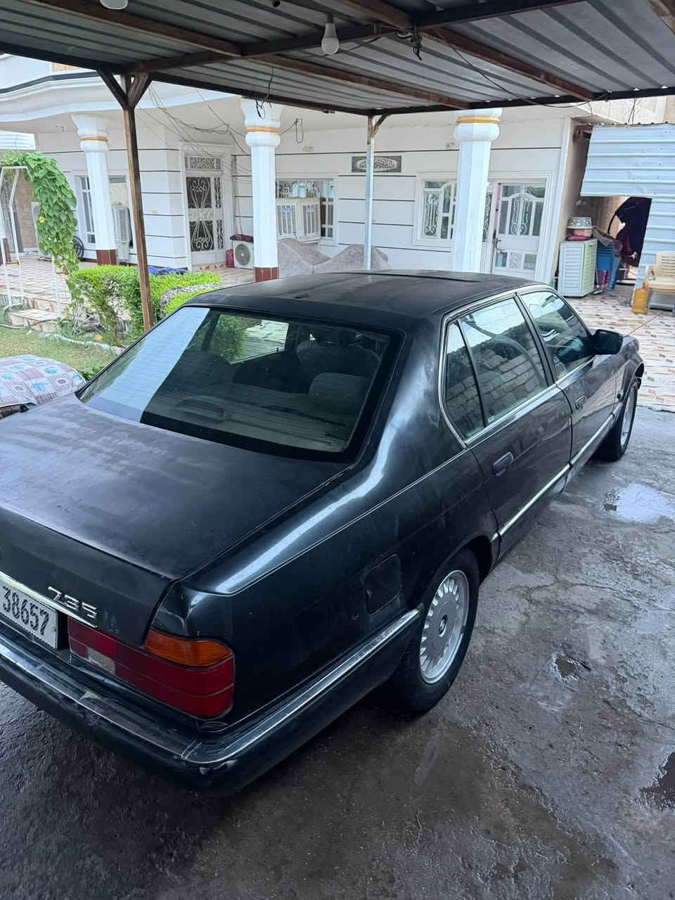 السلام عليكم
BWM 1992

735i 

رقم بغداد الجديد ب اسمي تحويل ثاني يوم

كير محرك بحاله جيده جداا 

السياره بدون صبغ بيها شويه جراد في الجزء العلوي 

تخم تاير جديد 

صدر جديد 

غرفه جديد 

شاشه لمس 

فتحه سقف شغاله

السياره على ايدي كامله مكمله تشغل وتطلع 
العنوان بغداد اليوسفيه
للاستفسار الاتصال على الرقم ***********
