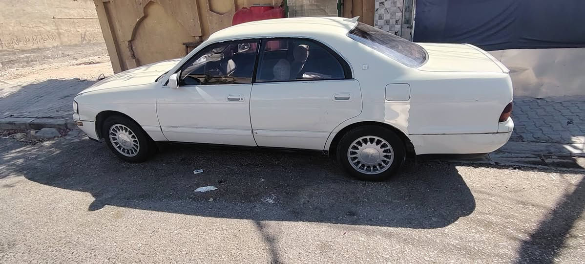 السلام عليكم سيارة بطه متصل مديل ١٩٩٢ ساره تخم تاير باتري جديد تبريد منضومه جديده غرفته نضيفه كل نقص ما بيه عنواني بغداد حسينية راشديه سفسار هذآ رقم ***********
