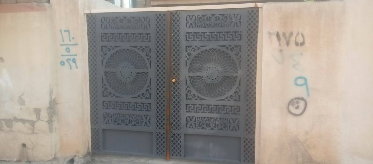 سلام عليكم حدادة ابو يوسف لعمل الابواب وقمريات وحمايات تواصل عبر صفحة او اتصال ومراسله عبر واتساب 

***********
