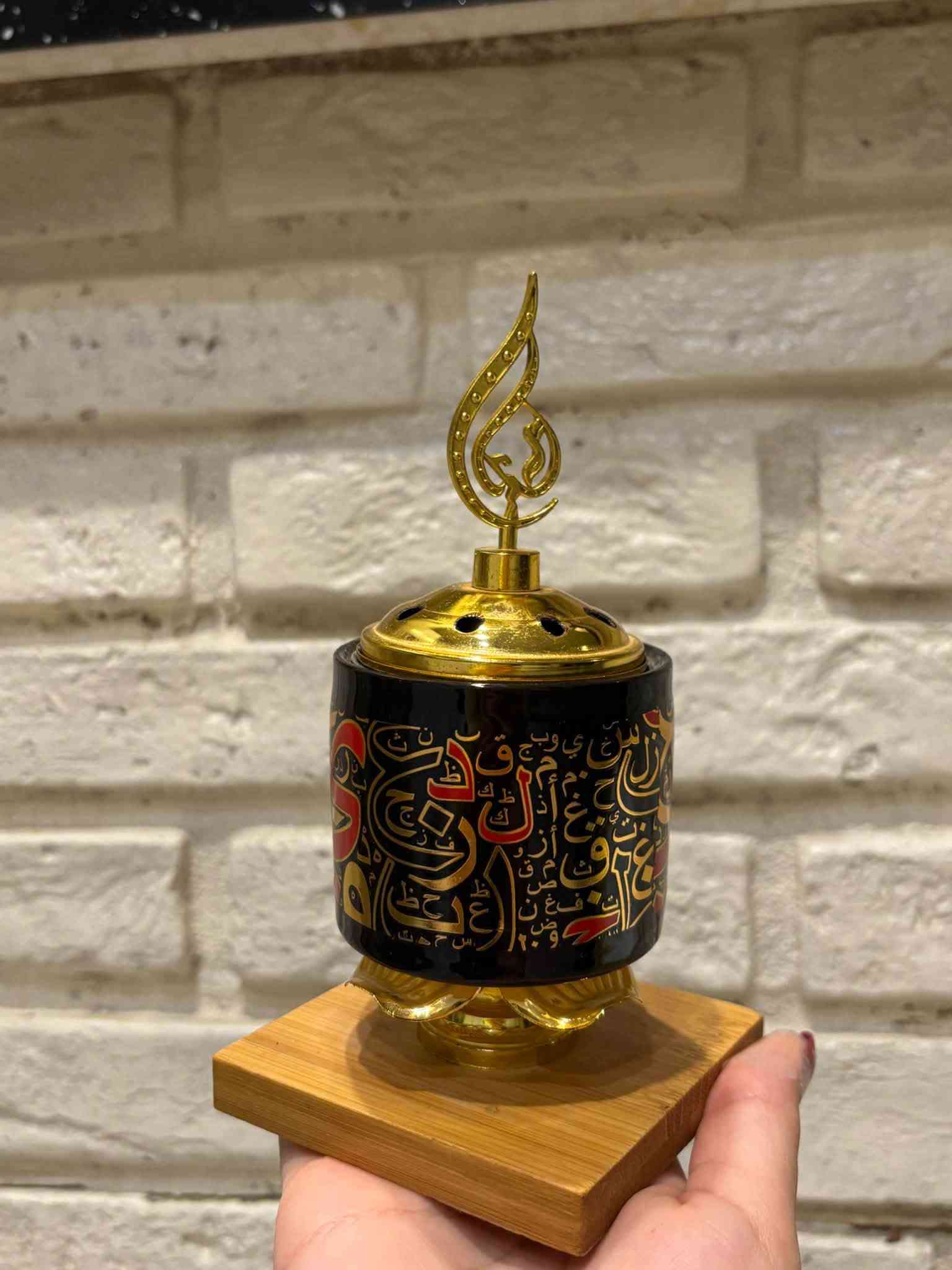 شوێن بۆن و بغورد 😍🔥
شێوازی بەکار هێنان بغوردەکە چەرخێکی لێدەدەیت و دەیخەیتە ناو کوپەکەی وە بۆنەکەی لە سەرەکەی بڵاو دەبێتەوە .
زۆر ئەصڵ 
هەم بۆ جوانی و هەم بۆ بۆن خۆشی ماڵەکەت بەکاردێت 
سلێمانی 
نرخ تەنها ٧ هەزار 
***********

نص مكتوب في الصور:
- ته نها ٧ حه وت هه زار
- ***********
- V ته نها حه وت هه زار
