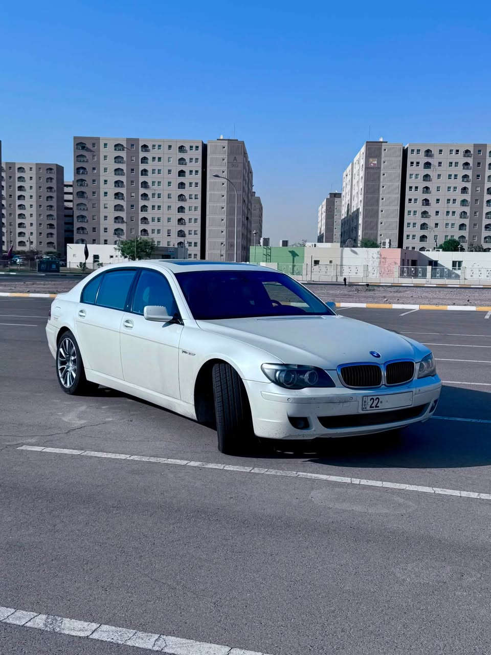السلام عليكم 
نوادر العراق BMW 760Li E66 2009 اندفجول حصراً 2009
مبدئياً السياره مكفوله كفالة عامة ومغلفة طبقة حمايه PPF مكفوله محرك گير كهربائيات  
المواصفات/
محرك السياره 12 سلندر 
لونها ابيض صدفي وقليل بالباخرات ابيض صدفي
داخل ابيض طلب خاص نادر مع علامات طابع الاندفجول 
ابواب شفط 4 مع صندوق كهرباء
كراسي اربعه كهرباء تدفئه تبريد خزن 
شاشات خلفيه 
فرس خلفي كهرباء تحكمات كامله 
(مع وجود كيبورد خلفي خاص بالشاشات)
بردات ٥ قطع كهرباء 
رادار امامي. مثبت سرعة
سستم سماعات logic7 محيطي 
/تخم تاير جديد 
وبعد هواي وخير من الله مواصفات متنعد اهل الخبره 
يعرفونها
سعر السيارة 245$ 
/
مكان السياره /بغداد /مجمع بسماية
رقمي /***********
