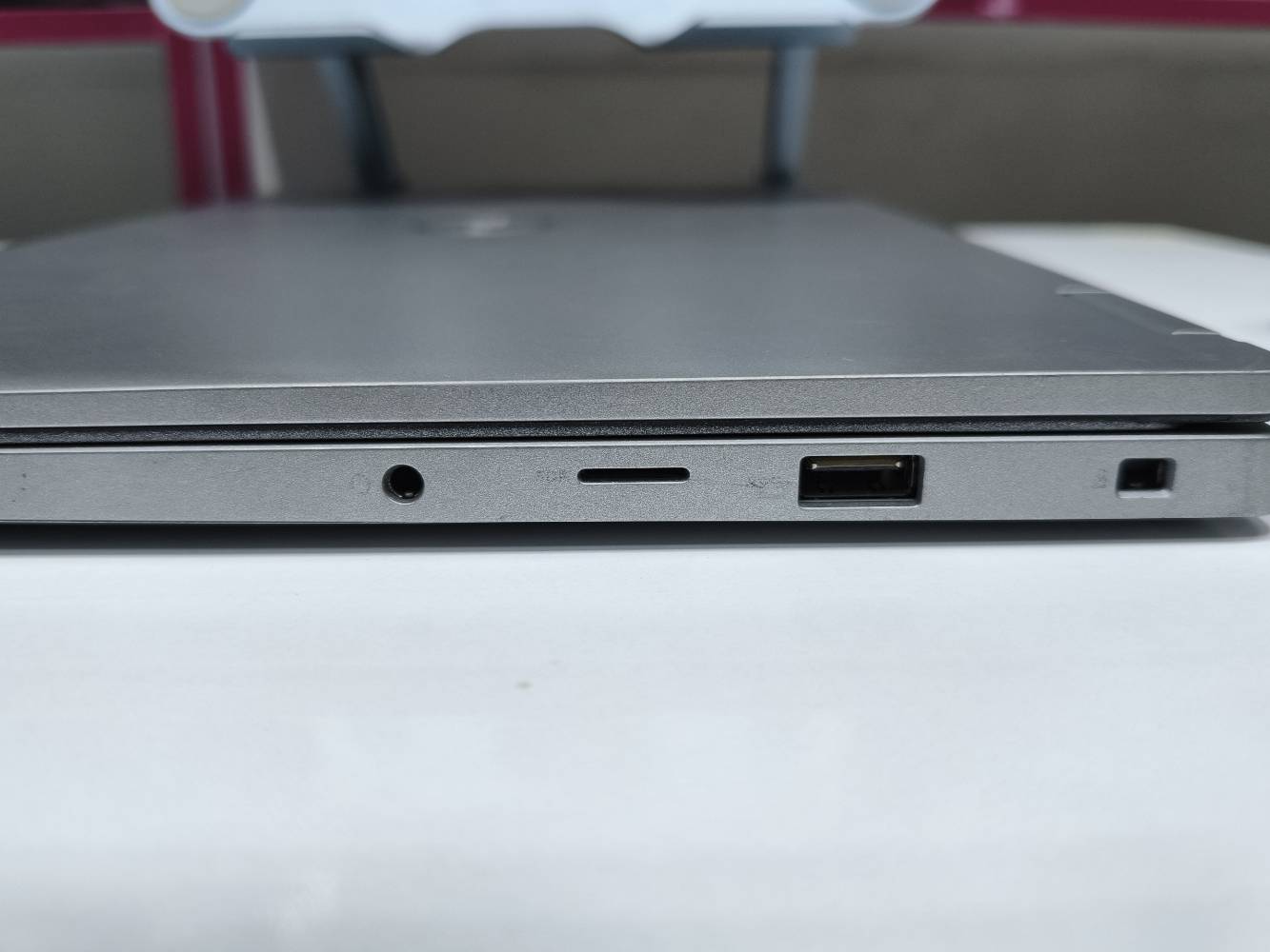 Dell Latitude ٣٣١٠ • Core i5U الجيل ٨ • ١٣.٣ لمسي قلاب