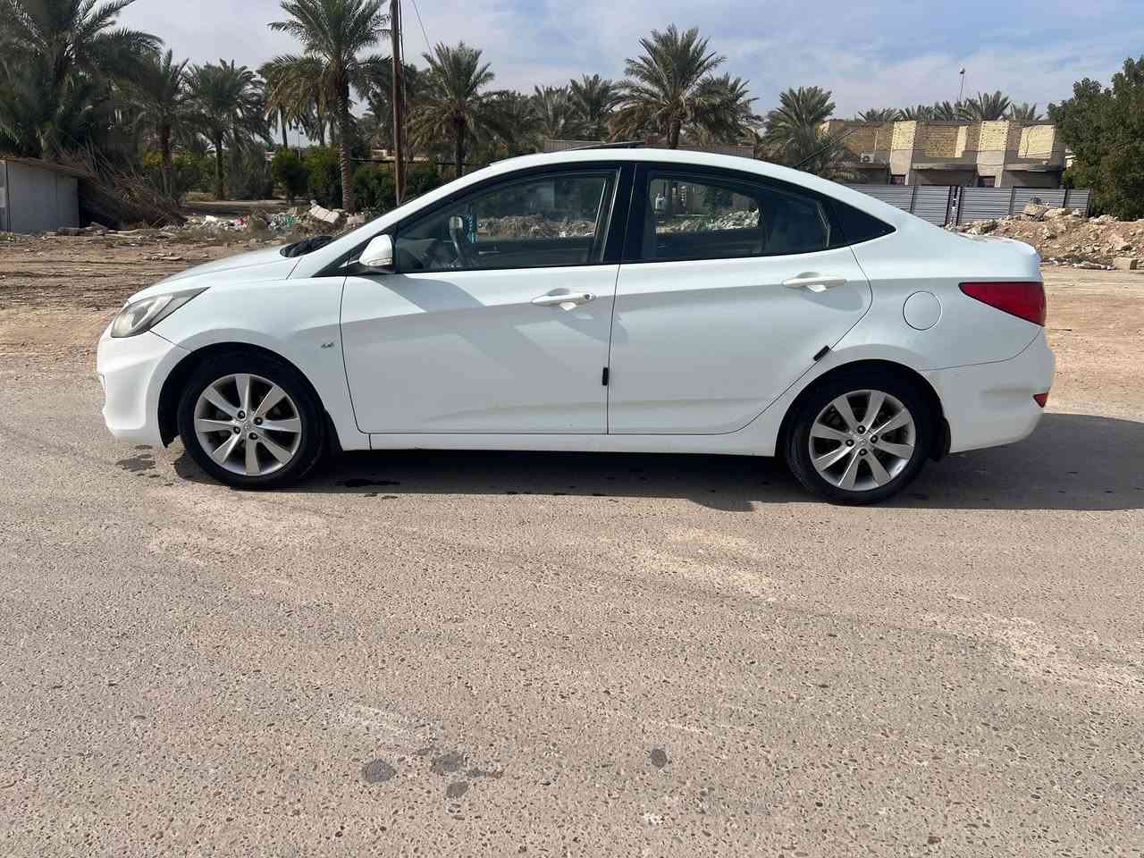 مكلف بل نشر السلام عليكم
للبيع اكسنت  خليجي فول مواصفات بلو
مكفوله من صبغ 
 الموديل2013 
تحكم ستيرن
 محرك 1600
ويل كب كروم 
اشاير بل مري
سلايت
 تبريد ثلج 
تايرات جديده
ماشيه km110
الساره جاهزه  وستعمال شخصي
باسمي رقم بغداد الجديد 
السعر 110 وبيها مجال بصيط !!
رقم الهاتف /***********
