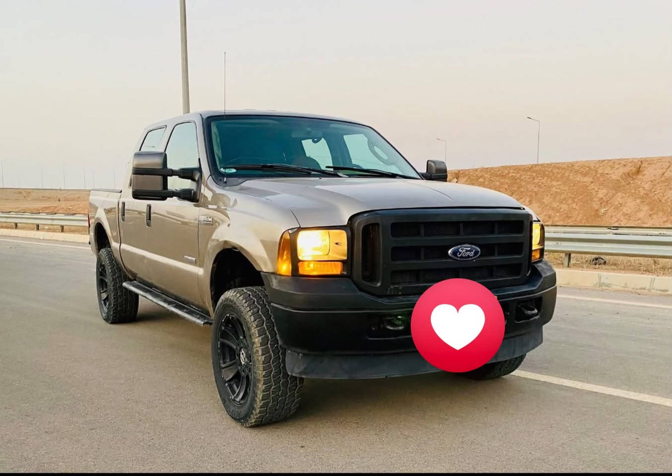 سلام عليكم وحش من وحوش الفورد f350  سياره جاهزه  وين ميعجبك اطلع بيها بيها منضومه زنون كامله سياره 8 سلندر كاز تك سوبر المرغوب  بيها خيط بخار تجي وشوفها بعينك سياره باسمي تحويل ثاني يوم رقم شمالي جديد هزه جديده لا صبغ ولا ضربه مكفوله سياره أصوليات سياره كله كامله سعر السياره (75) وبيها مجال قليل مكان السياره ( بغداد / مدينه الصدر / سوق الاولى) رقم الهاتف (***********)
