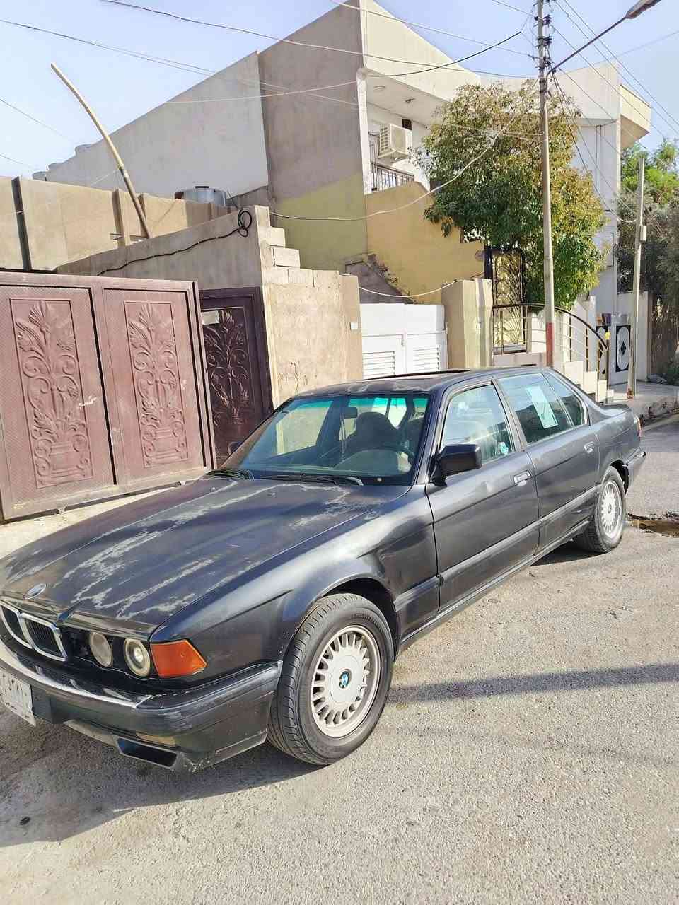 سلام عليكم للبيع بي ئم 735 كير محرك شرط
غرفتها نضيفه سياره بلاديه ماليها. ضربه قويه تخم تاير نضيف مشروع وطني 
كهربائيات شغاله سياره ستلايت شغال كشنات كهرباء سياره بيها ترتيبات بسيطه سعرها 38 مجال لشراي مو شراي لا تخابر رجائن ***********
