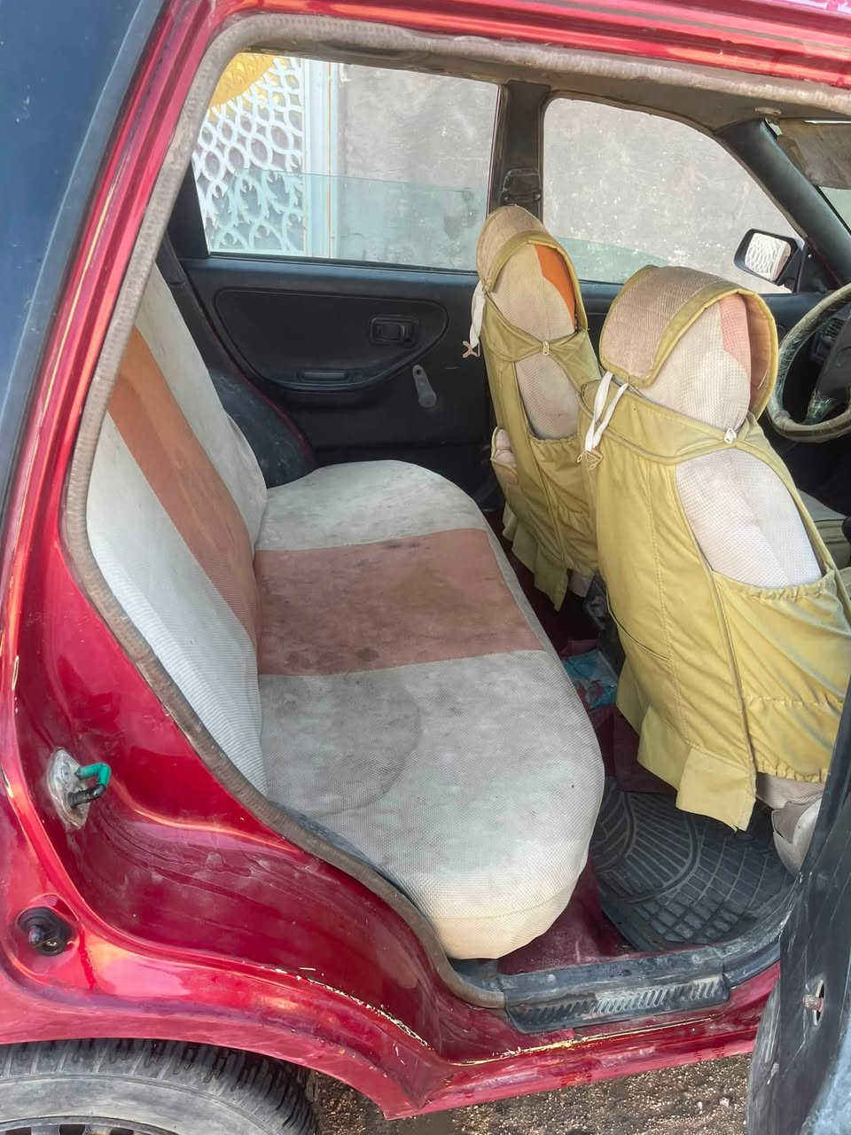 نيسان 92موديل

بلاديه سياره بأسمي مامطلوبه 

كهربائياتها كلها شغاله بلاديه

سعر 12وبيها مجال بسيط 

للتواصل اتصال على رقم***********
