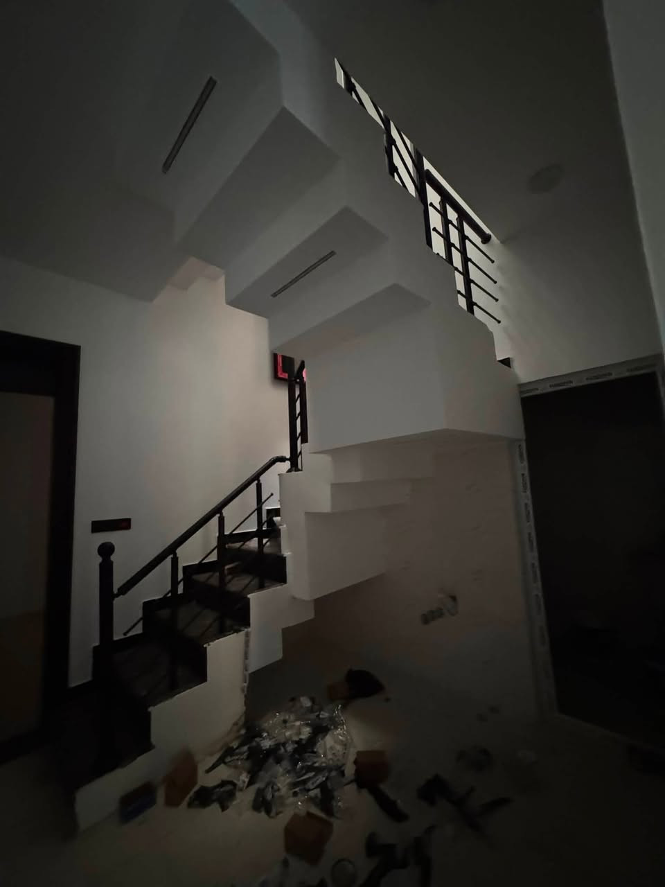 دار للبيع 🏠 
المساحه 70 م
الوجه 6/50
مدخلين 
صالة ومطبخ 
وخدمات 2
وثلاث غرف نوم 🛌 
العنوان الرسالة الثالثة قرب جامع حذيفة 
الاستفسار *********** ☎️
