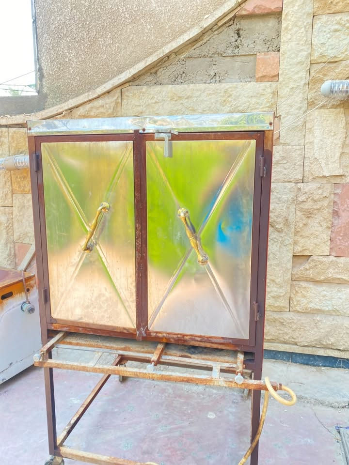 فرن  سمج او معجنات 🥐 مستخدم للبيع يشتغل 
سعر مناسب 150 بيه مجال بيسط 
عنوان بغداد الكرخ 
ملاحظة جديد 450 او 500 
واتساب ***********
