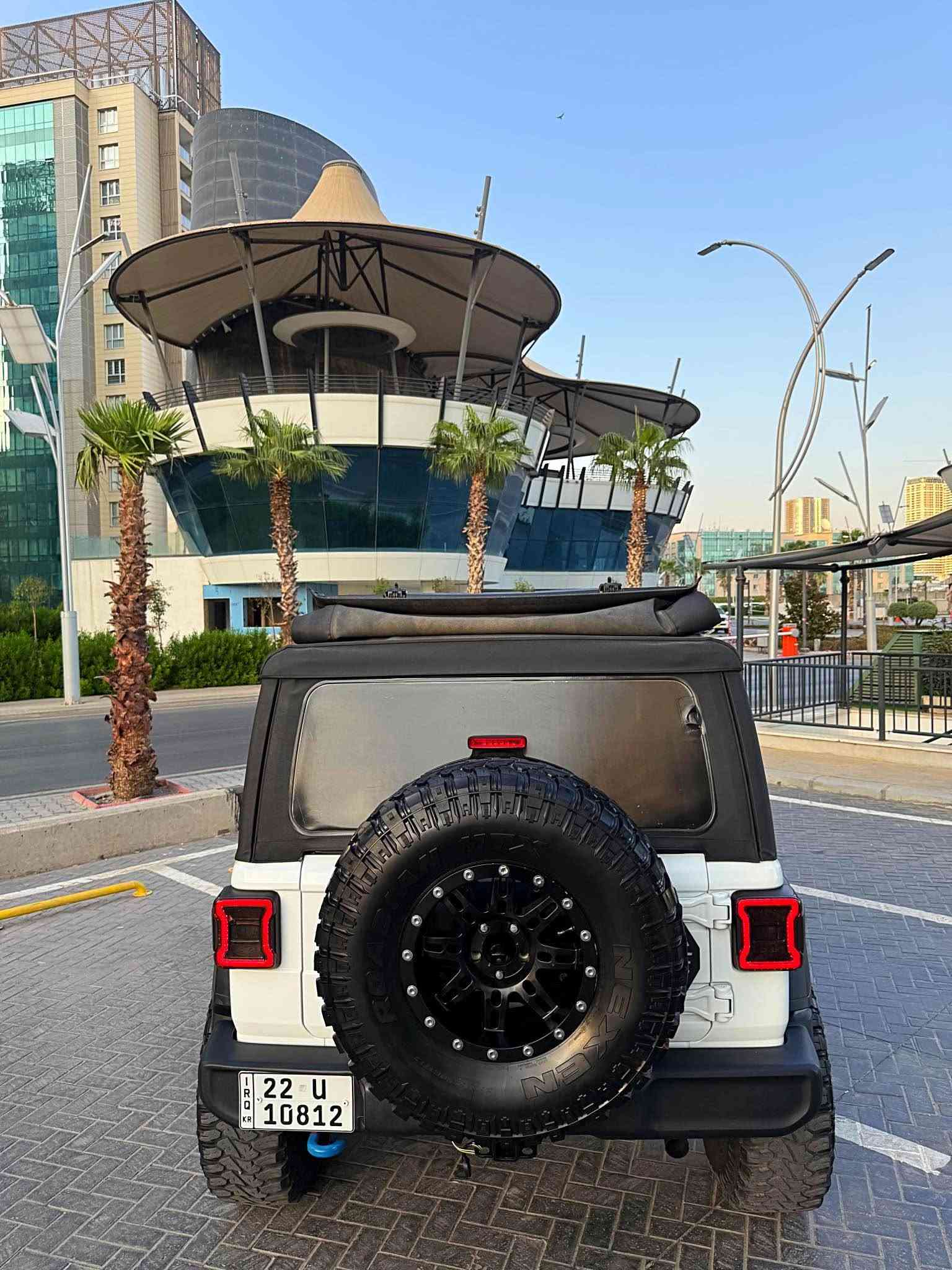 {Jeep Wrangler 2022}
🇺🇸~~~~~~~~~~~~~~215$~~~~~~~~~~~~~~🇺🇸
            ( وارد امريكى بدون صبغ و بدون تعديل )
               (سياره گير عادى 4*4 كامل تزويد )
موديل : 2022
مكينه : V6 سلند 3.6ليتر بنزين 
ماشيه : 35الف مايل حقيقى 
لون : ابيض
رقم شاصى : 1C4HJXDG9NW124191
رقم : اربيل سنوى جديد حتى 2030 تحويل مباشر 
مواصفات: فول عادى بس بصمة و كاميرا و دبل اكسل
مكينه و گير و كهربائي كل شرط 

مكان سياره / اربيل شارع ٦٠ 
رقم موبيل / ***********
                   ***********
              (سيارة جاهزه الحمدلله بدون اى نقص)
~~~~~~~~~~~~~~~~~215$~~~~~~~~~~~~~~~~ أربيل, العراق
