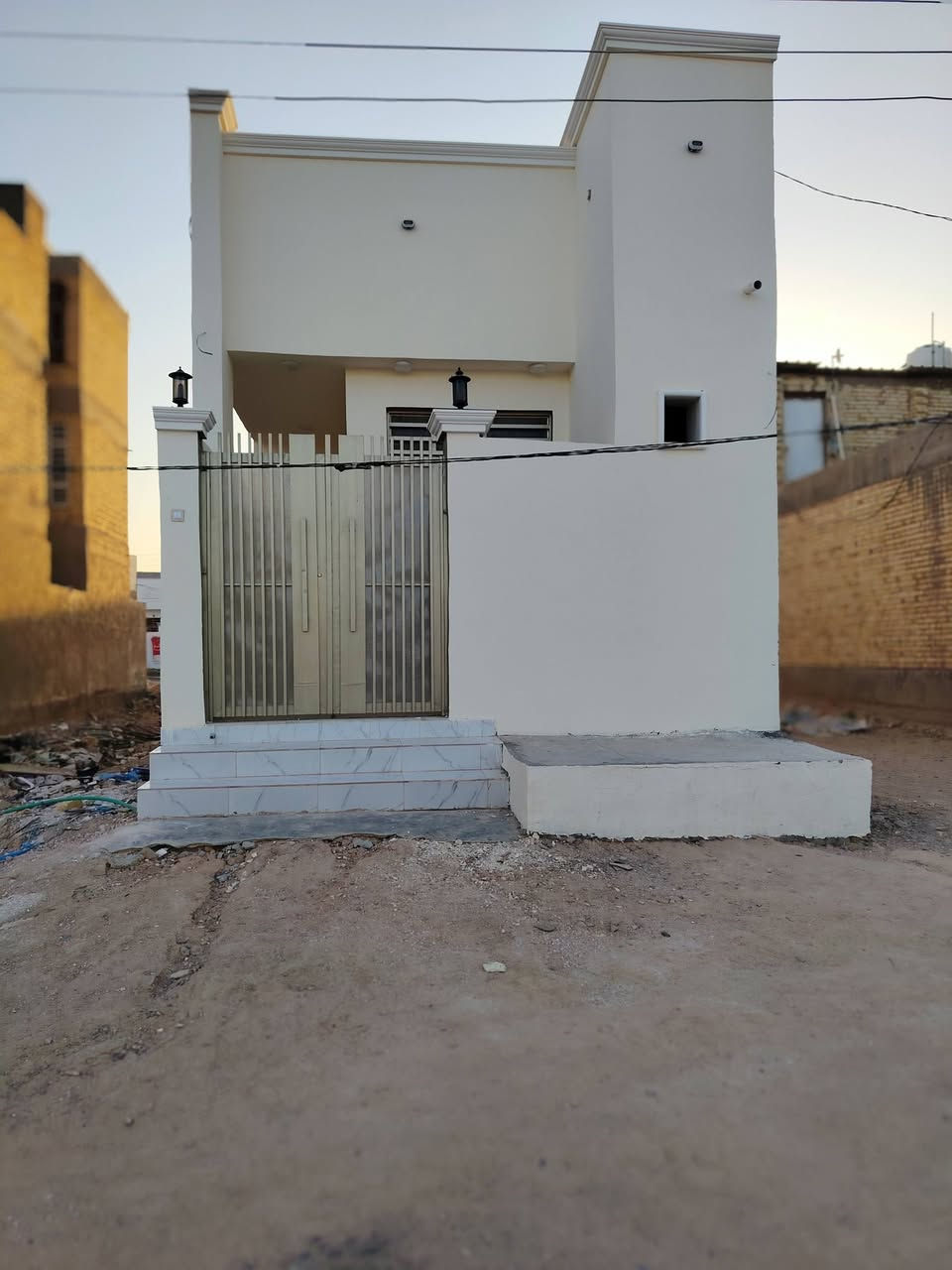 🏡 دار للبيع – حي النداء / منطقة 53 – موقع مميز على ساحة
📐 المساحة: 100 متر 
🏗️ بناء حديث – شغل درجة أولى ✅ أساس صب كونكريت ✅ سقف صب كونكريت ✅ غير مسكون
🔹 تتكون من: 🛏️ غرفة نوم 🛋️ صالة 🚪 استقبال 🍽️ مطبخ 🚿 صحيات
📍 العنوان: النجف الأشرف – حي النداء – منطقة 53 ⭐ موقع الدار على ساحة
📞 للاستفسار والاتصال: ***********
#دار_للبيع #حي_النداء #منطقة53 #النجف #عقارات_النجف #بيت_على_ساحة #100متر #شغل_درجة_أولى #بناء_حديث #للبيع_في_النجف
