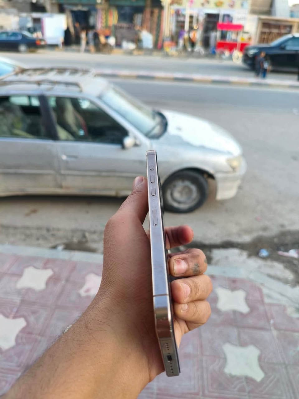 السلام عليكم 16 برو ماكس ذاكره 256 بطاريه 90 جهاز اخو الجديد مكفول من كلشي بس ضهره مكسور مثل مموضع بصوره تاخذه من البيت كفاله الجهاز أغراضه كامله المكان نجف حي الميلاد ***********
