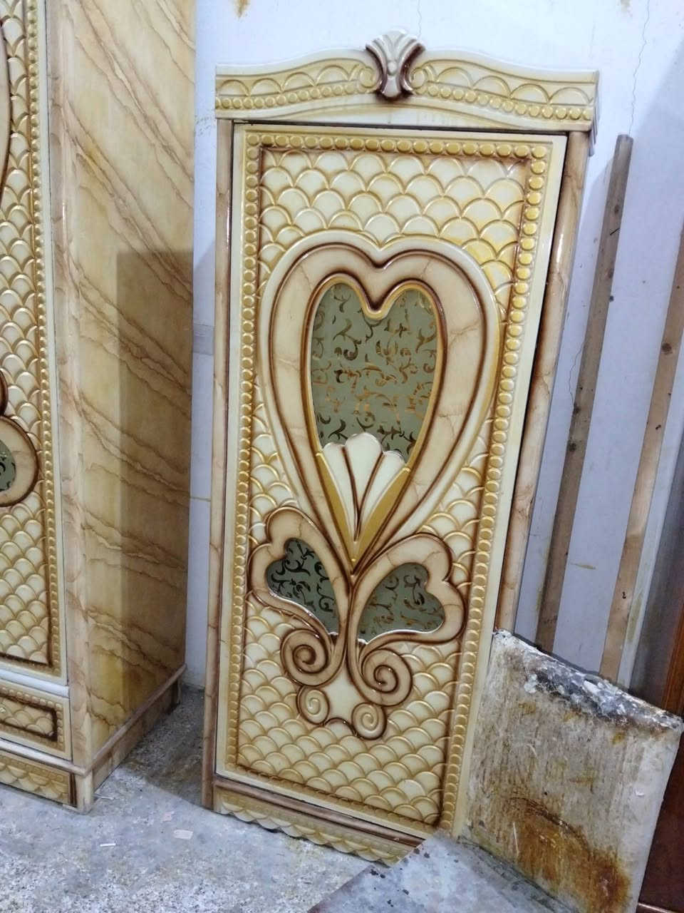 غرفة للبيع • ٦باب • كاطون الرازي