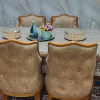 خشب زان • سطح زجاجي • كراسي مخمل بيج