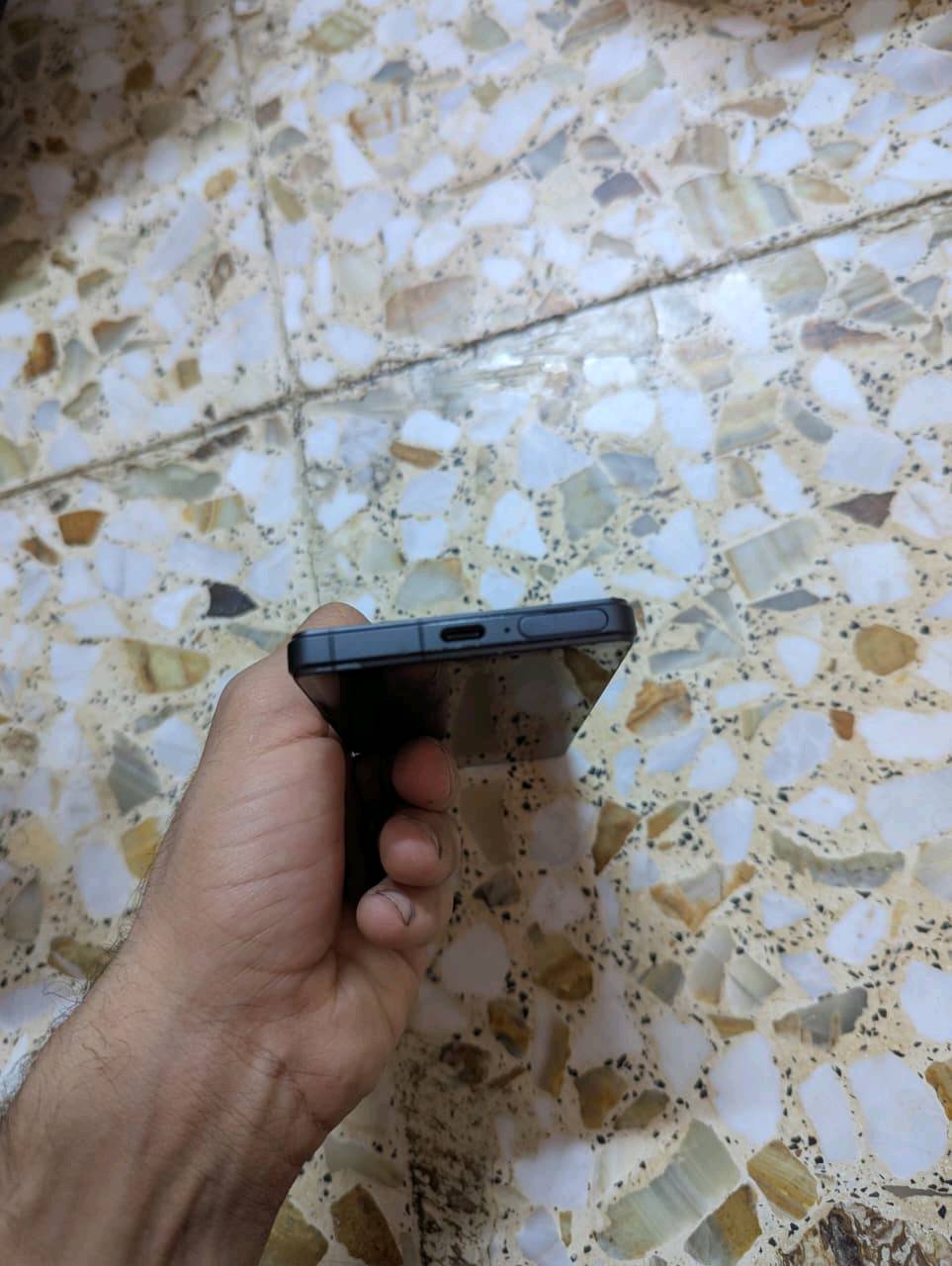 سلام عليكم جهاز sony 5 mark 5
نسخة ياباني دوكومو ( عربي اصل)

 شريحتين شريحة eism وشريحة عادية

 معالج سنابدراجون 8 جين 2 

كامرات 2 بدقه 48 ميغا بكسل تصور 4k. 120 فريم مع برامج تصوير احترافيه

الصوت دل سبيكر ومدعومات ب5 ميزات وحده منهن الذكاء الاصطناعي 

ذاكرة 128 عشوائية 8

 شاشه OLED شاشه 120 هرتز وتنرفع خلال اللعب لل 240 فريم

بطارية 5000

ومتروس ترس مواصفات

 الجهاز جديد كفاله عامه

مراوس مكاني بغداد

رقمي ***********