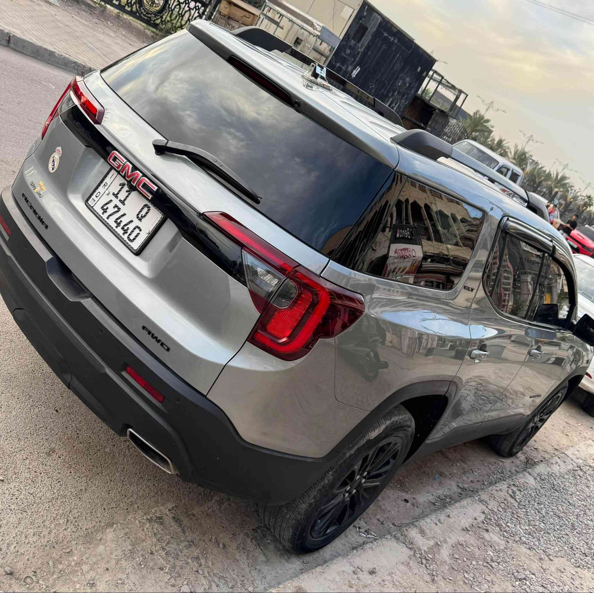 GMC 
٢٠٢٣ اكاديا / ستة سلندر فور ويل / فول حساسات / خمس وضعيات قيادة / بانوراما / ماشية ٢٨ الف سيارة بلادية للاخير 
كشنات جلد منفصل / فول تحكمات ستيرن / سيارة فئتها SIT / وبعد بيها هواي مواصفات /  مكان السيارة بغداد حي اور / سعرها : ٢٢٥ $ / للاتصال : ***********
