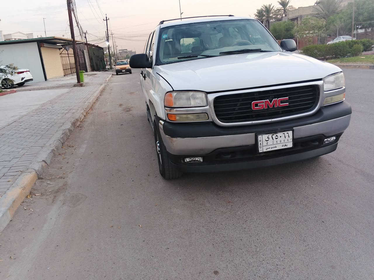 السلام عليكم سياره جمسي موديل 2001 بغداد خصوصي مشروع وطني مكينه 5300 گير 1000 سيارة جاهزة العنوان بغداد السعر 90 ورقة  الاتصال على الرقم ***********
