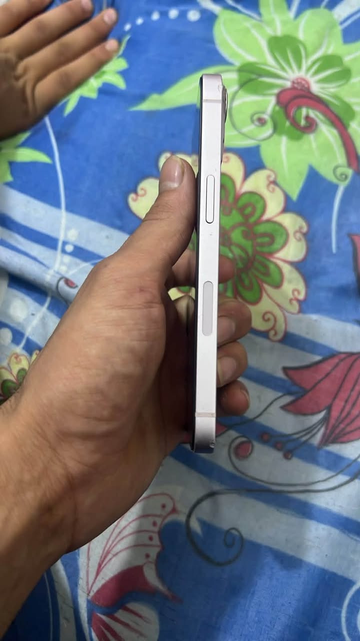 ‏سلام عليكم iPhone 13 عادي فقط معلايه بطارية بدل شاشة اصلية ذاكرة256 بطارية76 الرقم*********** البصر المعقل ￼￼
