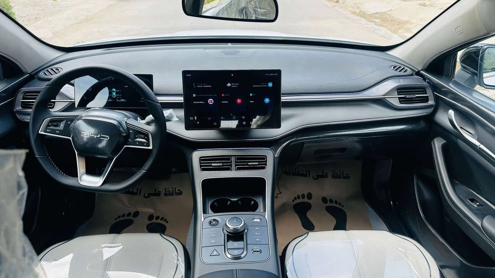 BYD دستروير للبيع ب19200
بيهة طخة بسيطة جداً بالجاملغات الجهة اليمنة

وشبر بالبنيد 

ماشية 40 

***********

مكانهة بغداد الكرخ

نص مكتوب في الصور:
- 12:41 م