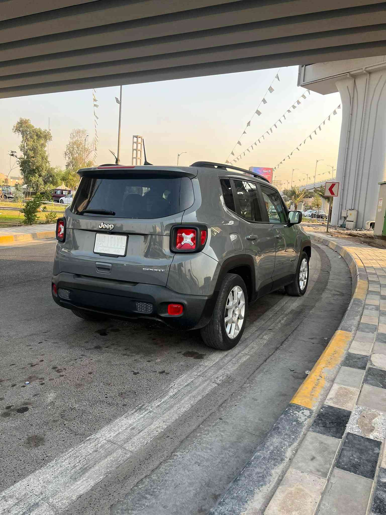 جيب رنكيد موديل 2022 للبيع  بغداد
السلام عليكم 
جيب رنكيد 2022 
لون سمنتي مميز 
ماشية 50 الف 
حادثها بنيد ودعاميه فقط راديترات الشركة بيها 
رقم بغداد باسمي 
السعر 128$ 
بيع او مراوس 
الاتصال : ***********

نص مكتوب في الصور:
- Jeep Renegade Sport 2022 Gray 1.3L 4 vin: ZACNJCA17NPN57661 Final bid: $6800 Auction: Copart SOLD Lot number: 63536123 Date of sale: 22.09.2023 Year: 2022 VIN: ZACNJCA17NPN57661