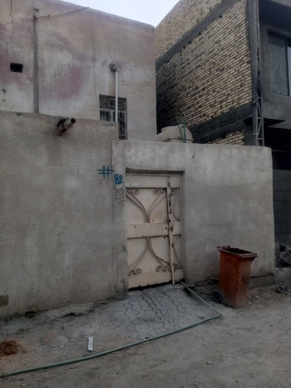 🛑بيت للبيع
📌المساحة 248م ركن 
📌الموقع الديوانية/حي الوحدة/ شارع الزهور/
 على الشارع العام/
📌يحتوي على اربع مشتملات مؤجرة 
📌الاجار الشهري 850 الف 
📌طابو صرف بسمي فقط 
📌رقمي للتواصل ***********
