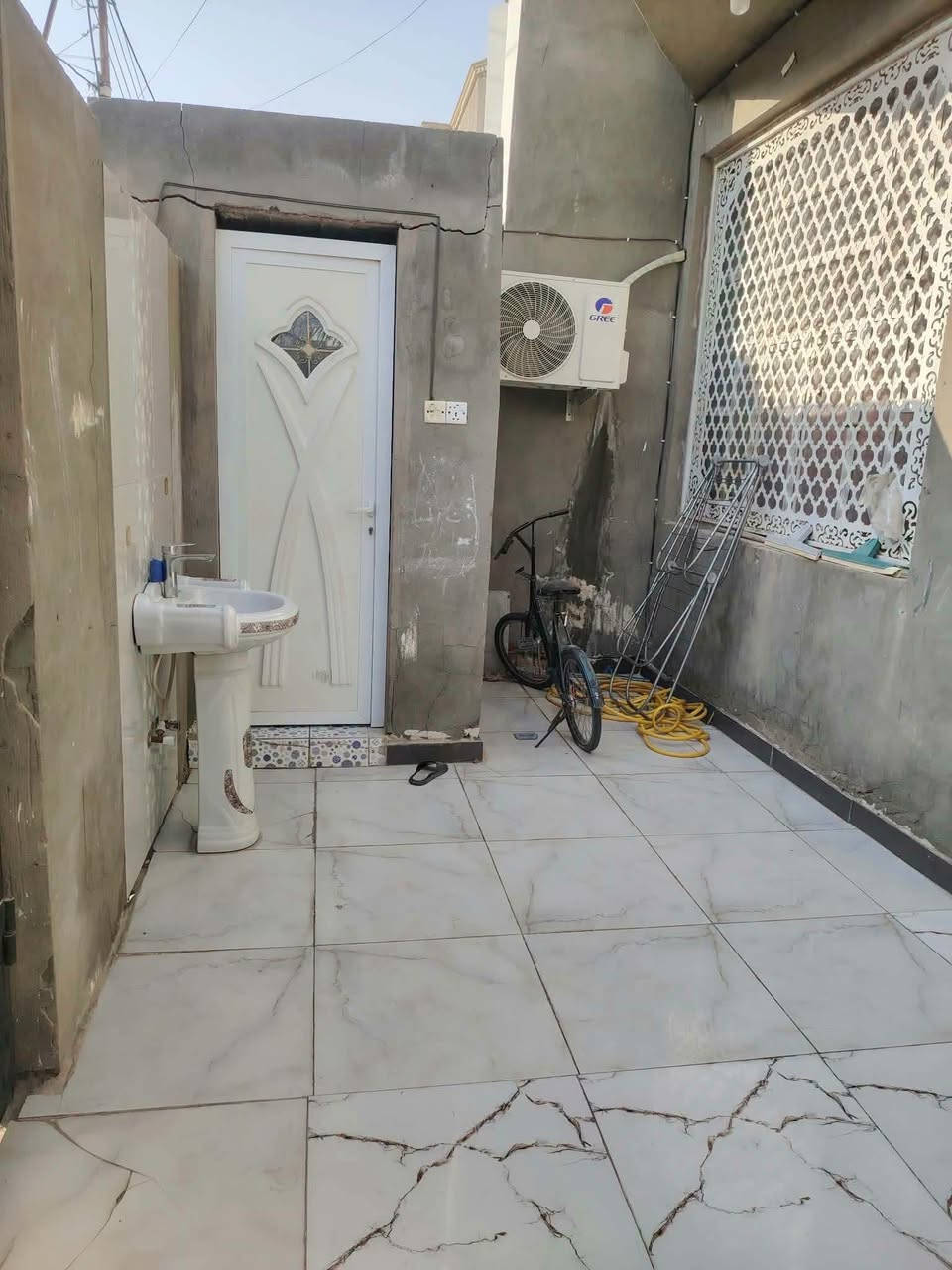 البيت للبيع حي الحكم طابقين مطلوب لمصرف 52 مليون نقد 85 مليون المساحه 125 متر طابقين 
لشراء يراجع مكتب الناجح للعقارات السماوة حي الحكم قرب مرطبات فستقه ***********
