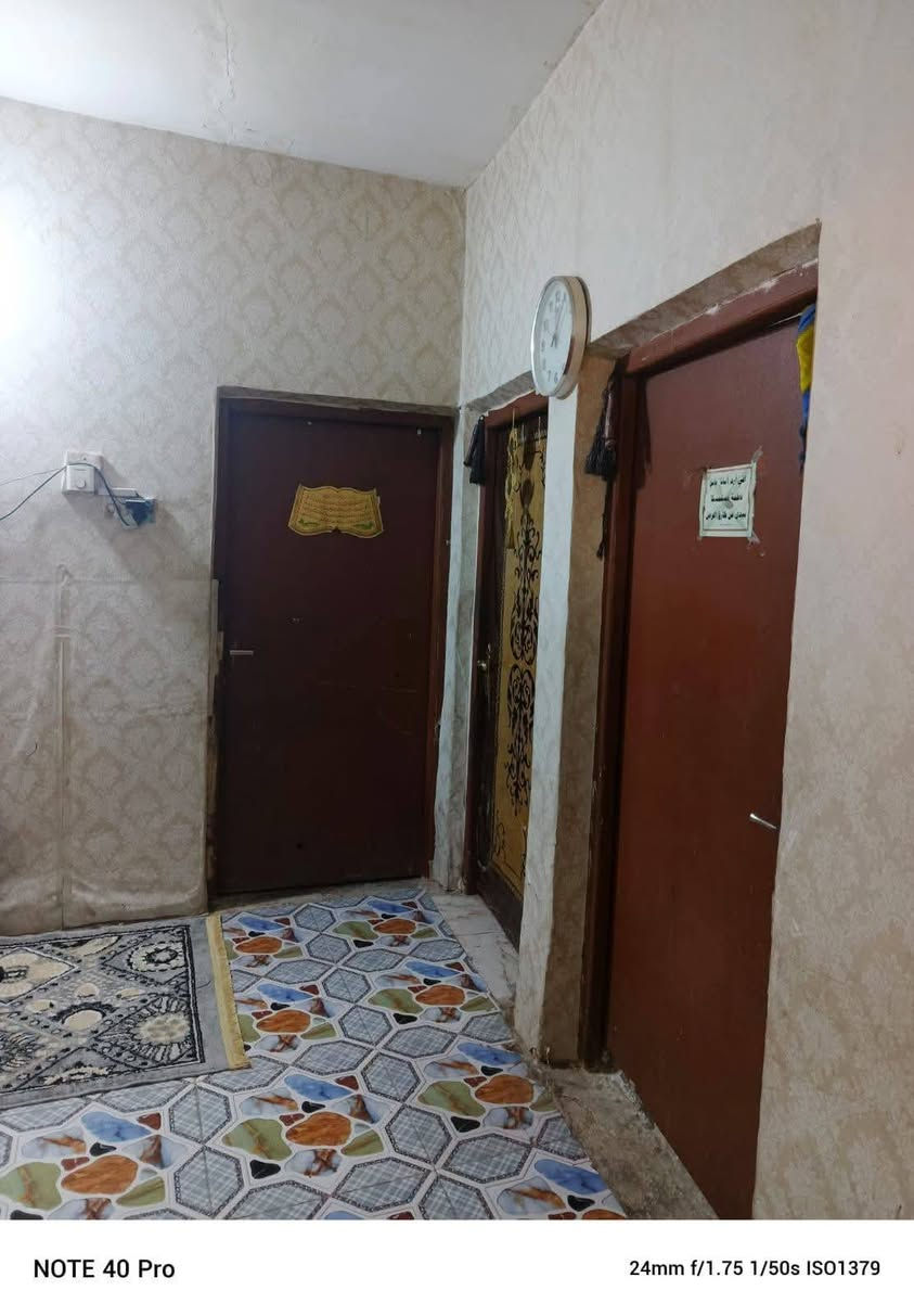 بيت للبيع في التقيه الثالثه مساحة 200 متر متكون من 3 غرف وبراني وصاله ومطبخ وصحيات خارجيه طابو صرف السعر ع خاص او الاتصال ع الرقم ***********
