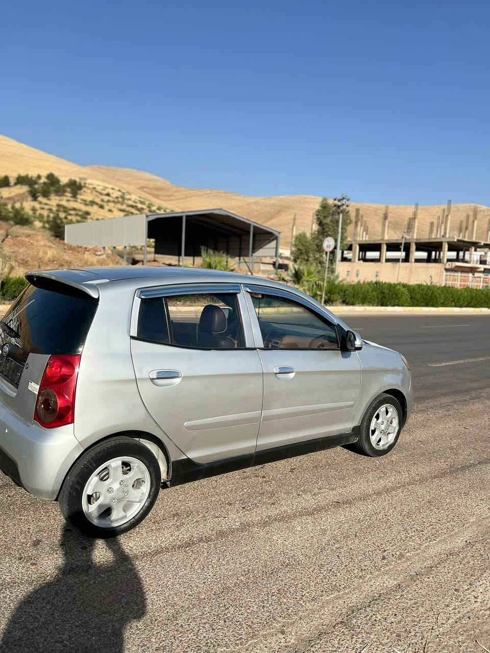 كيا پاندا براوة ٢٠٠٩
فول فولة ايكوية ١٧٤ روشتوة سبيري دانةبزيوة 
شوين براوةي جاك كراوة ٤ تاي لوك سةياركة ٤ بستونة
ناو زةردة حاسةية كاميرة كوشن هيتةرة بيلاد جلدة توماتيكة 
سةياركة ٢٥٠ مةسروفي نية جالوشخوتي نية سيعري ٤٢ كةلاو مةجاليكي برايانة لةشارةزوورم ***********
