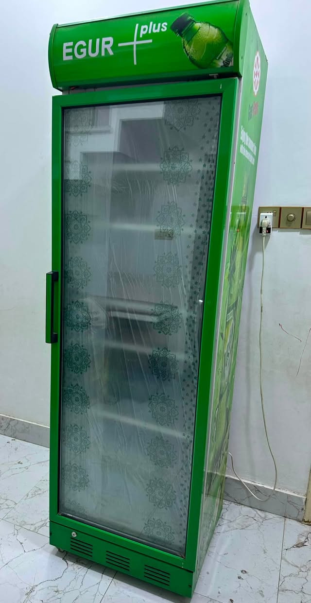 السلام عليكم
براد EGUR حجم كبير نظيف جداً ماداخل تصليح اخو الجديد شرط الفحص 
السعر400
***********
***********
