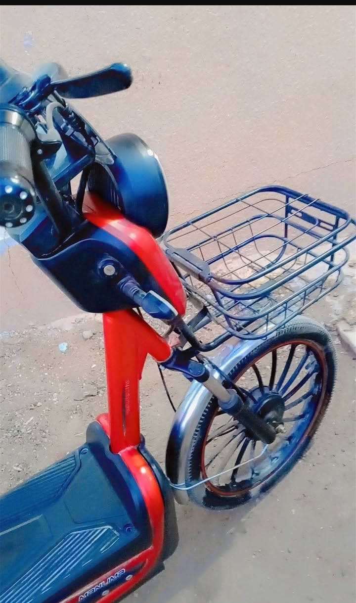 للبيع 
دراجه شحن للبيع الدراجه نقص بس بطاريات السعر ٢٠٠ الفوهيه جديد ما متعوبه موديل ٢٤ للاستفسار مراسله خاص او على الرقم ***********
