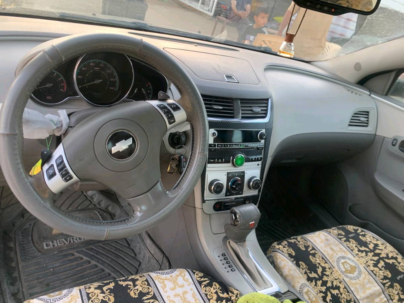 ماليبو ٢٠١٠ ثلاث قطع صبغ بدون دواخل 
كير ومحرك مكفولات شرط التحويل السعر ٥٧ ***********