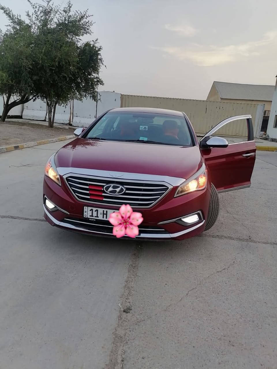 السلام عليكم من رخصت الادمن. 
١.سوناتا للبيع موديل ٢٠١٦ وارد امريكي. 
٢. حادثه تبديل بابين عكس السايق وتصليح جاملغ الامامي والخلفي ومن اخذته صار ضرر حالوب بالقماره بس 
٣. كير و محرك مكفول  تبريد ثلج وضفتله منضومه زنون لايتات عالي ناصي وكشافات لون ثلجي . 
٤. بأسمي لا توجد غرامات والسنويه تنتهي ٢٠٢٨ رقم بغداد. 
٥. تحتوي على نظام قياده  SPORT NORMAL ECO.
٦. ماشيه79 ميل قابل للزياده.
٧. خمسه ويل كاب سياره كامله مناقصه شي وسوناره موجود. 
٨.سعر 120 وبيه مجال  للاستفسار رقم الهاتف.
***********
