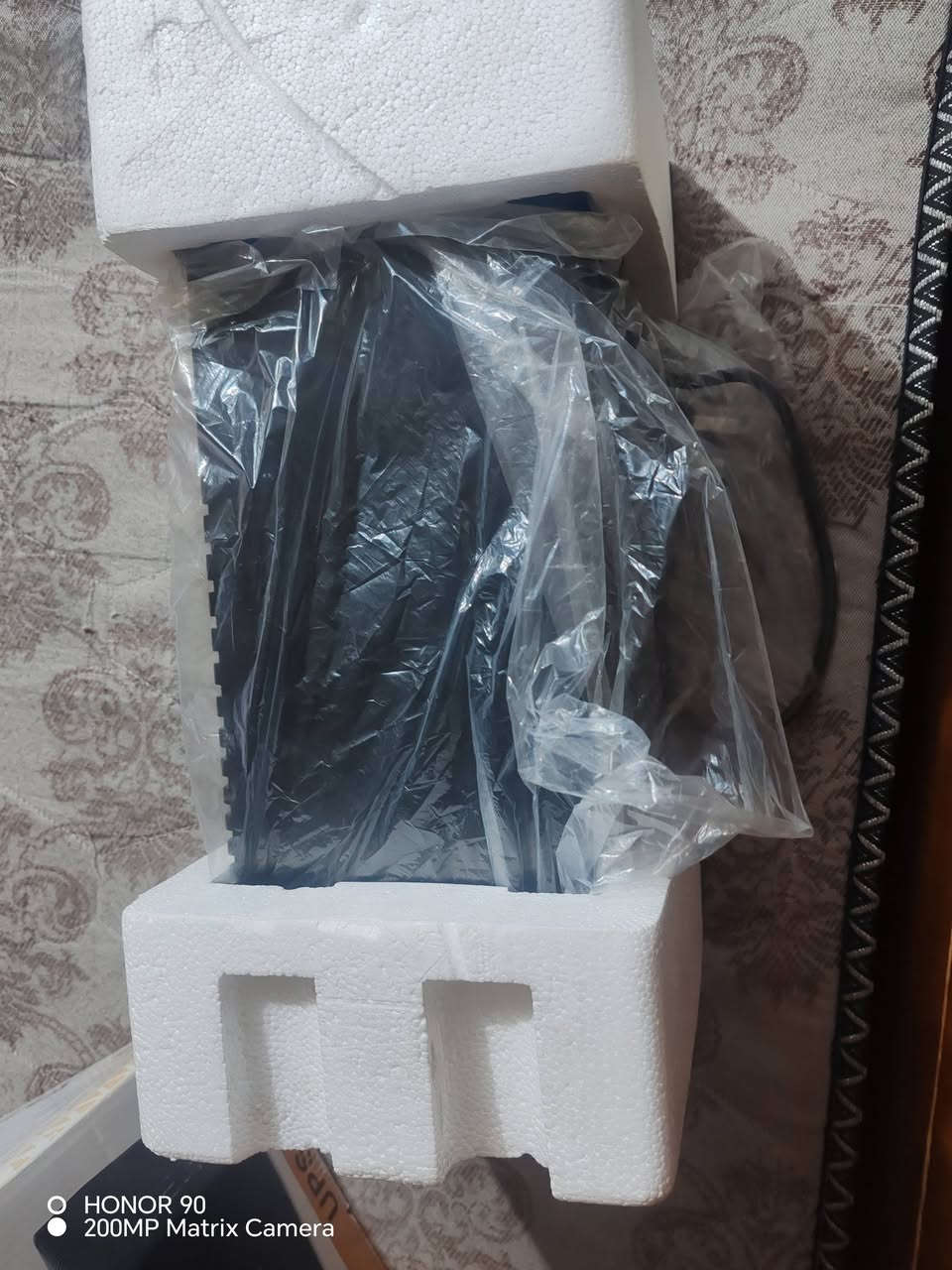 السلام عليكم شباب عندي بلي فايف اسلم نضيف بلجيس مامستخدم قليل الهوة ما شامة يلهف لهف ابلى وياه اثنين جوستك اصليات وياه يوبي أس ١٥٠٠ ما مستخدم نهائي وياه فيفا ٢٥ مال فايف الكارتونة اشوي مضررة اقوة عرض بي ٨٥٠ الف وجاي يعرضون جهاز واحدة بي ٨٠٠ الأمانة اني كل هاي الأغراض الي وياه بي ٨٥٠ الف  مكاني بغداد وهذا رقمي *********** ادمن وافق وردة

