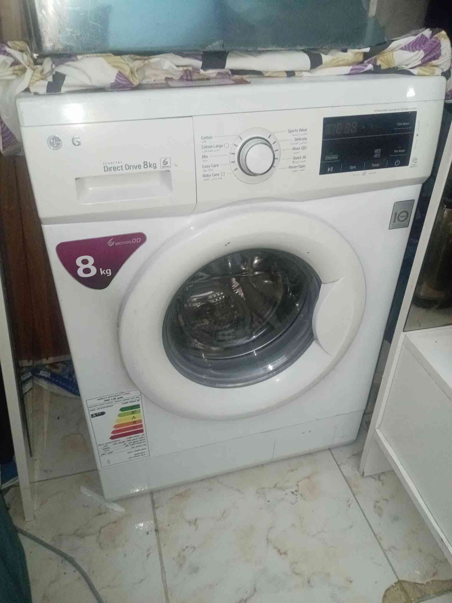 اغراض منزليه نظيفه للبيع تواصل خاص فقط مع ارسال الصوره المطلوبه
ماااتواجد تعليقات.

نص مكتوب في الصور:
- الجي ٢٨ قدم نظيفة جدا