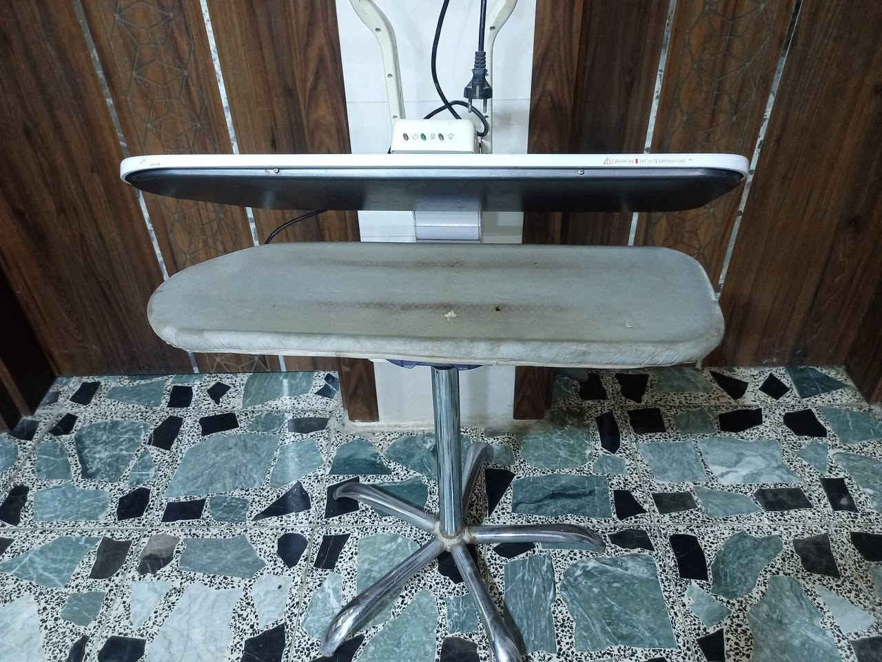 للبيع مكوى (لوندري)
الجهاز استخدام قليل 
***********
السعر ٦٠
