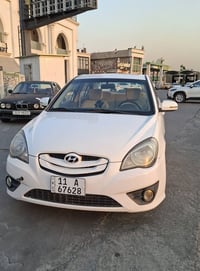 اكسنت 2011 شكل رياضي  لون ابيض خليجي  محرك 1600  غرفة السيارة كلش نضيف...