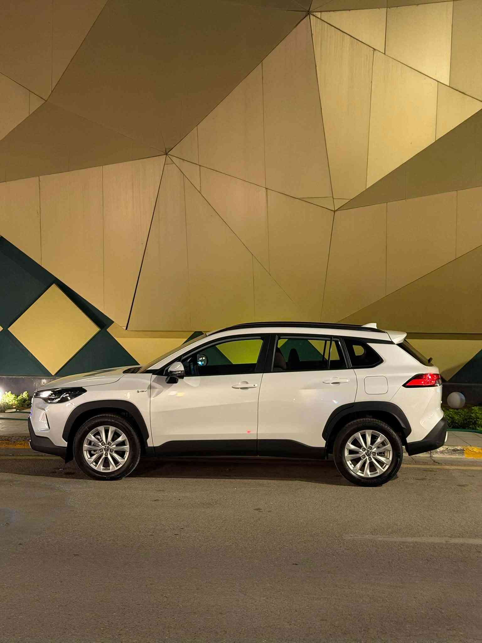 السلام عليكم
كورلا كروز هايبرد  ساز 2025 زيرو للبيع
Corolla cross  hydride SAS  
السيارة زيرو ماشية على كد الترقيم فقط
رقم بغداد رباعي مميز
السيارة فول مواصفات
فتحة سقف
رادار امامي
رادار جانبي + نقطة عمياء
مثبت سرعة تفاعلي
هاند بريك كهرباء 
اوتو هولد
كامرات محيطية
شاحن لاسلكي
شاشة ابل كار بلي
كشنات مخمل
تحكم ستيرن
مري شفط
حساسات خلفية

السيارة تحت الضمان شركة ساز
البطارية 8  سنوات ومكينة وكير 3 سنوات
مع عقد صيانة لمدة 40,000KM مجاني يشمل كل السيارة من تبديل زيوت وفلاتر

مكان السيارة بغداد القادسية
السعر 38.5 مليون و بيها مجال
***********
