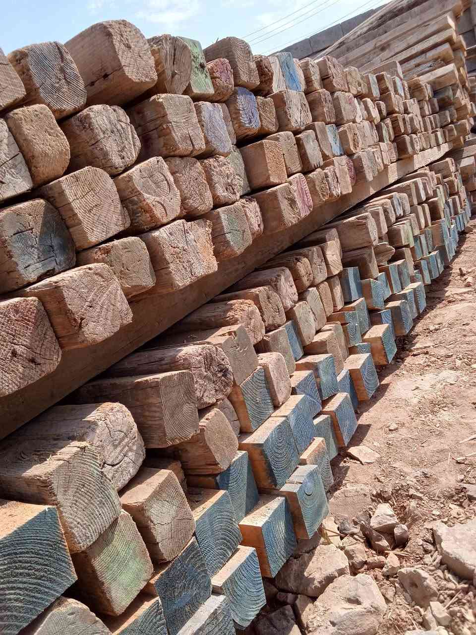 لبيع وشراء وتأجير القالب لوح مع جكات وسيىر وحمال وبلاويد وفخات وكافه انواع القالب طريق بهرز ام العظام للاستفسار هاتف واتس اب ***********
