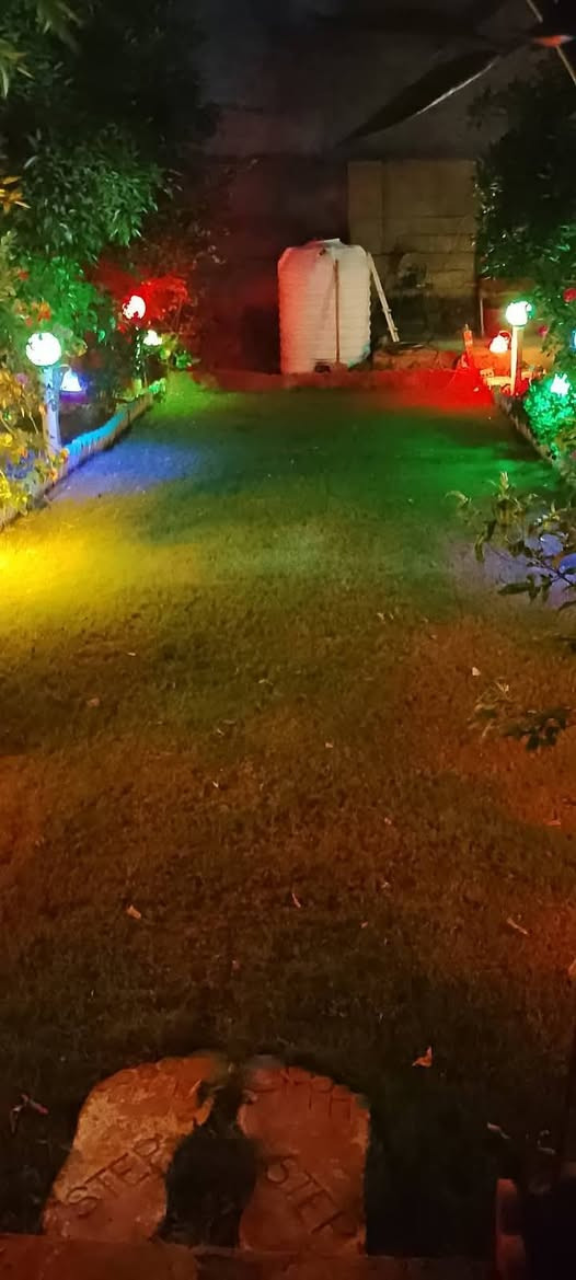 سلام عليكم بعد وعود كاذبه ناس متقلبة مزاج وكلام مهم كلمنه شخصيته ...... بيت للبيع مساحه بيت 340واجهي 17نزال 20 بيه غرفتين نوم 5في خمسه صاله خطار سبع في أربع مطبخ 5في خمسه حولي 7اربعونص حديقه 140سطح شتايكر جديد بيت داخل بناء نظيف حيل حلوه مرتب كلش خارج المنزل ملبوخ خارج ماعده واجهيه وطرمه مطبكه وبس موقع البيت كمير نزال مقابل مركز شرطة الفحامه بيت فرعي عرض شارع عشره  نهايت فرع سند قانوني 25زراعي ملك صرف ابسم حجي سند سعر للبيع 200بيه مجال شراي رقم صاحب البيت ***********
