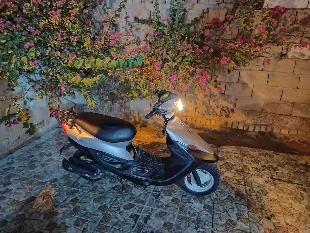 بيجي كامله نص هندر تشتغل مانقصه شي
ب٢٠٠ وبيه مجال ماعيزه شي السلف شغال
نقصهه باتري مناسبه بسعر بيسكل جنطه تقفل 
*********** اتصل واتساب موجود
