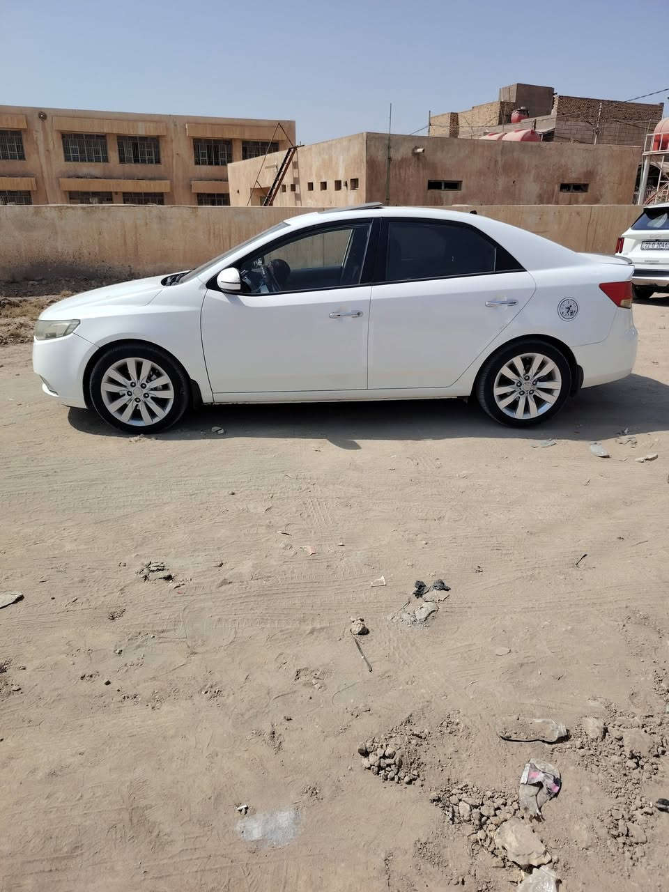 السلام عليكم كيا سيراتو موديل ٢٠١٣ المواصفات فول واحد على واحد ما عدا البصمه مكينة و كير و تايرات جديد بيها اربع قطع رقم أربيل القديم وكالة و تحويل جاهزه السعر ٨٢ وبيها مجال *********** المكان الديوانية قضاء المهناويه
