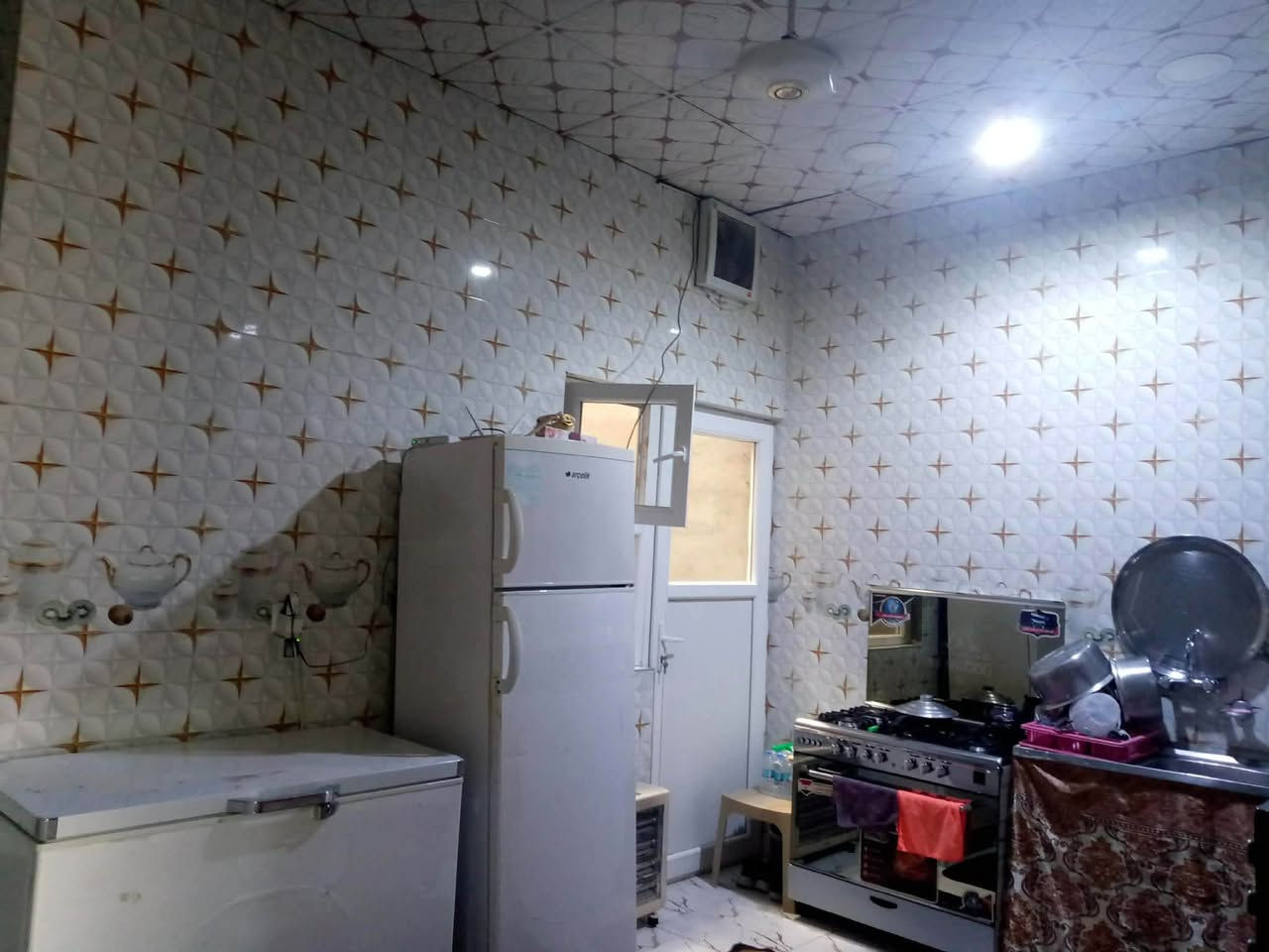 السلام عليكم توفر دار للبيع طابو صرف ١٠٠ متر خلف ماركت موفق الزوراء ٧٧ السعر ٦٤ مع مجال ***********

