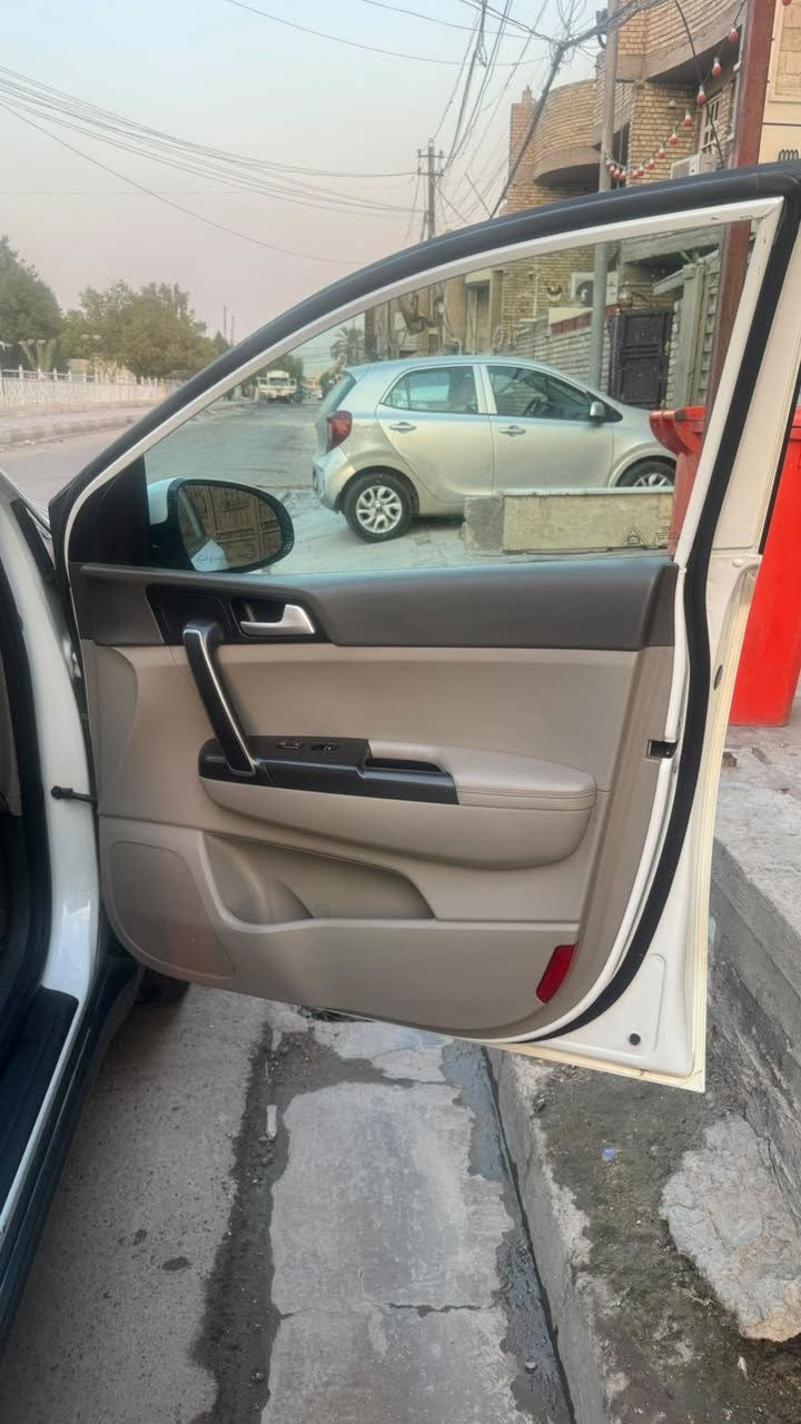السلام عليكم 
سبورتج 2018  سيارة بيها صبغ جاملغ امامي وباب الخلفي الايسر  سيارة السعر 153$
المكان بغداد الامين الثانية حي المعلمين 
*********** واتساب
