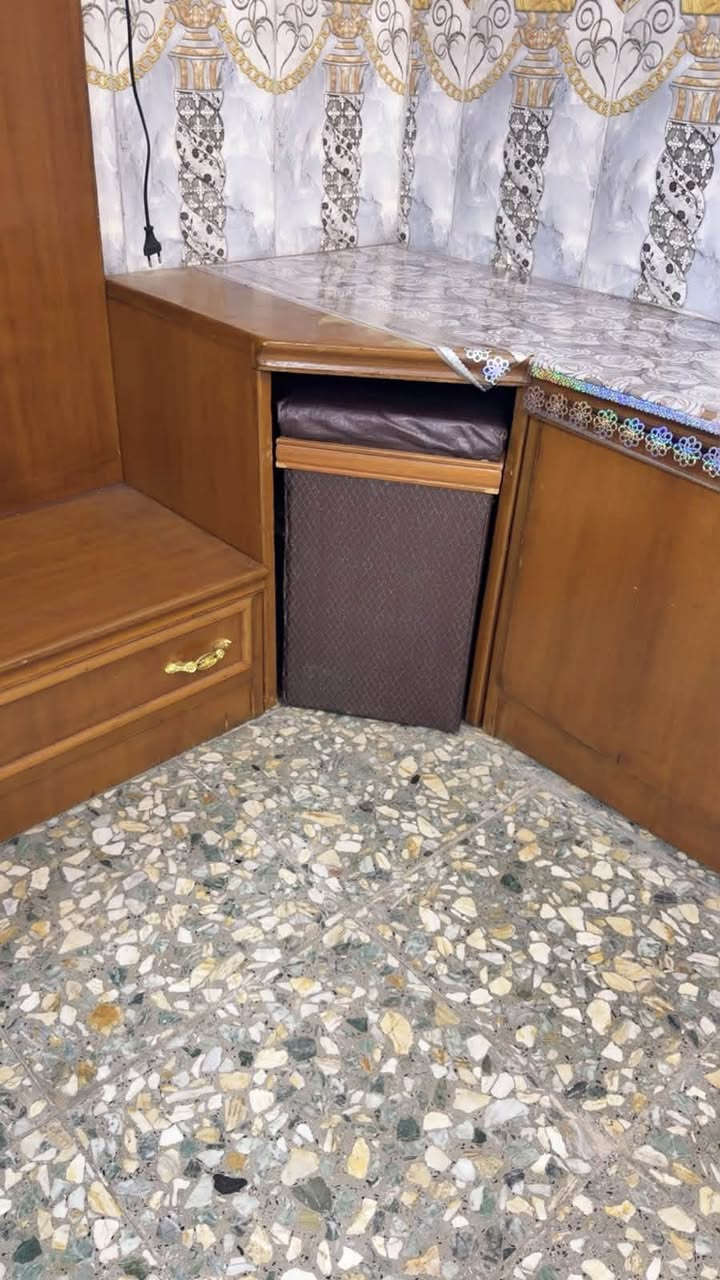 غرفة اخشاب صاج عراقي تكمة مابيهة اضرار العنوان بغداد الدورة شارع الطعمة الي يريدهة يراسل عالخاص أو يتصل على هذا الرقم ***********بي واتساب

